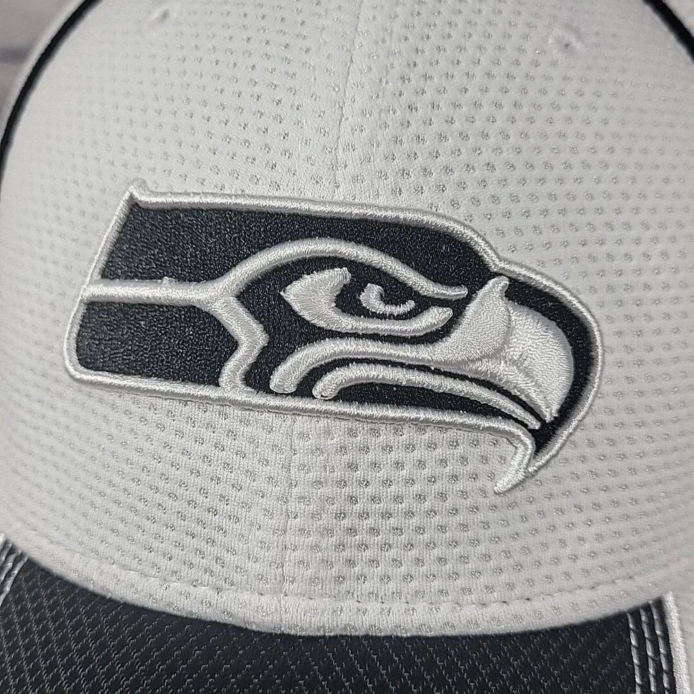 Seattle Seahawks New Era NFL Hat Fitted Med Large‎ Ball Cap